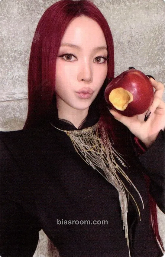 Narin BITE NOW Photocard - MEOVV - MEOVV K-pop photocard