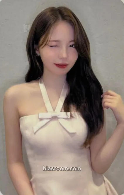 Ayaka New Emotion Photocard - NiziU - NiziU K-pop photocard