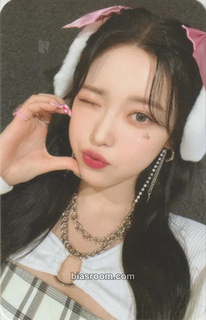 Haram The Collective Soul and Unconscious: Chapter One Photocard - Billlie - Billlie K-pop photocard