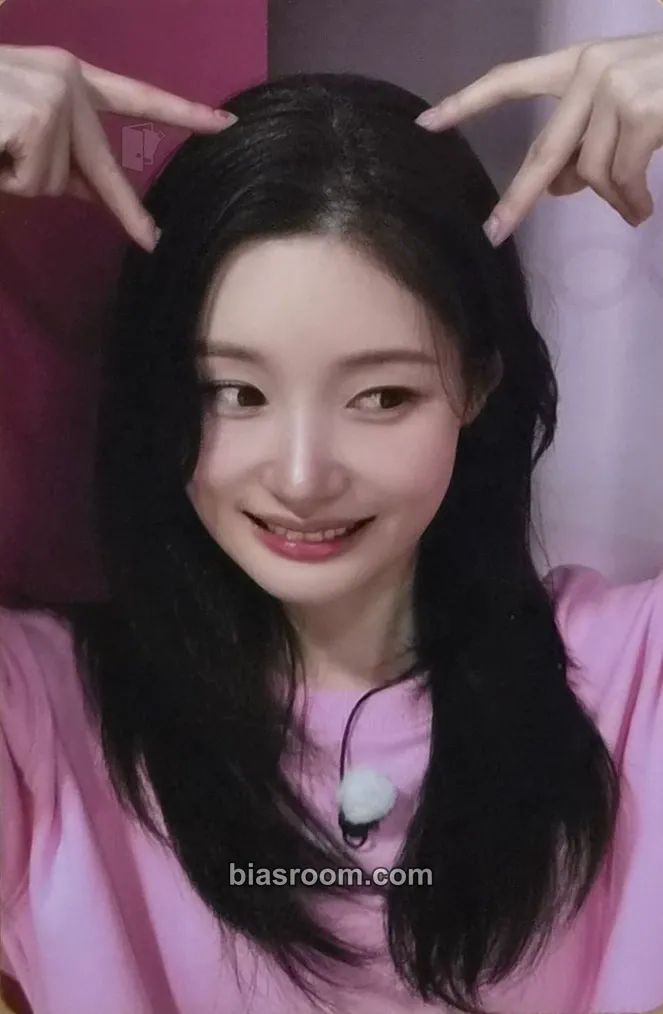 Chaeyeon I.O.I CONCERT TOUR: LOOP Photocard - I.O.I - I.O.I K-pop photocard