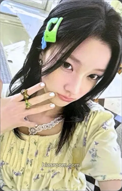 Iroha MAMIHLAPINATAPAI Photocard - ILLIT - ILLIT K-pop photocard