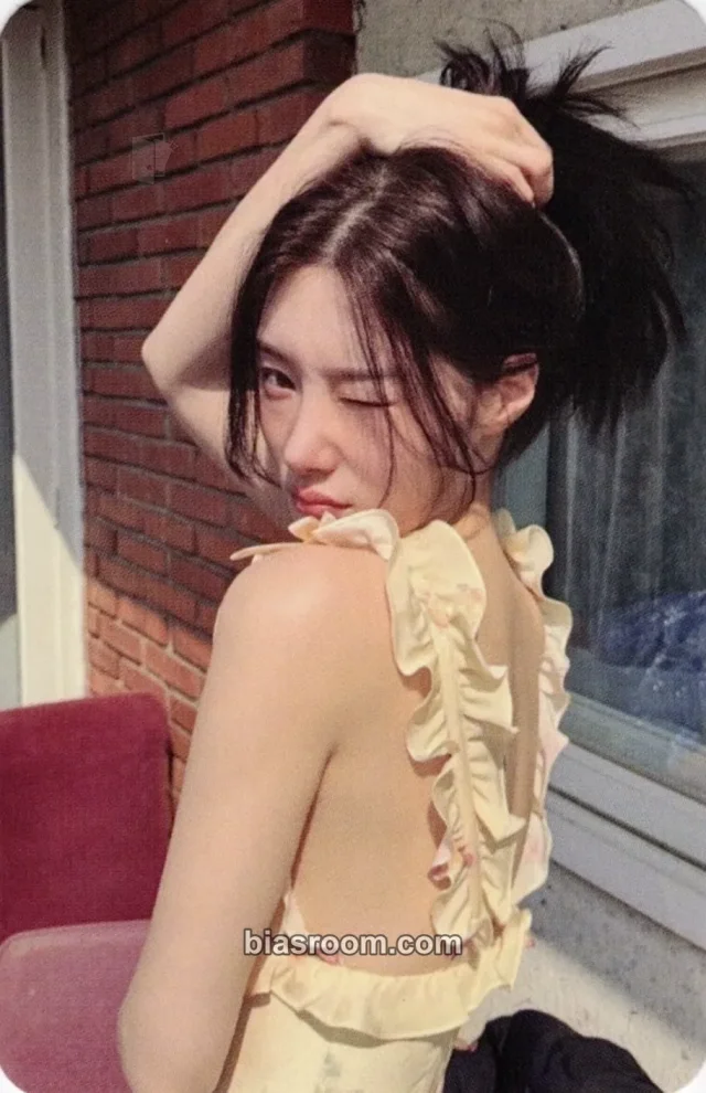 I.O.I - Chaeyeon - LOOP Album yes24 pob (pre-order benefit)