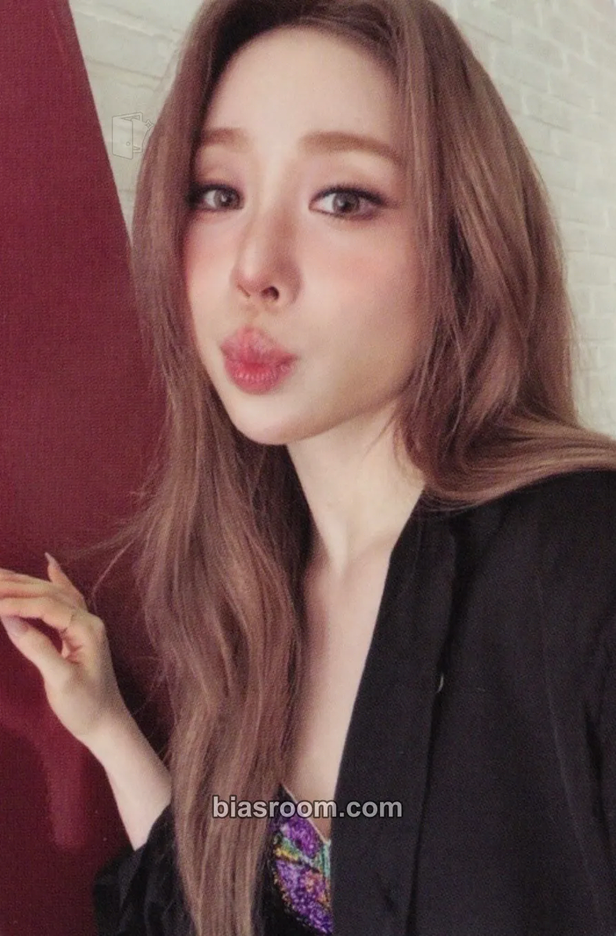 Yeonjung LOOP Photocard - I.O.I - I.O.I K-pop photocard