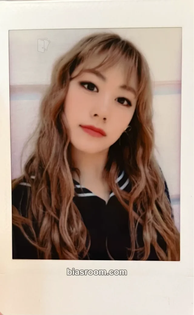 Weki Meki - Lua - Weki Meki 2nd Wonderful Moment ~ Picnic Event polaroid
