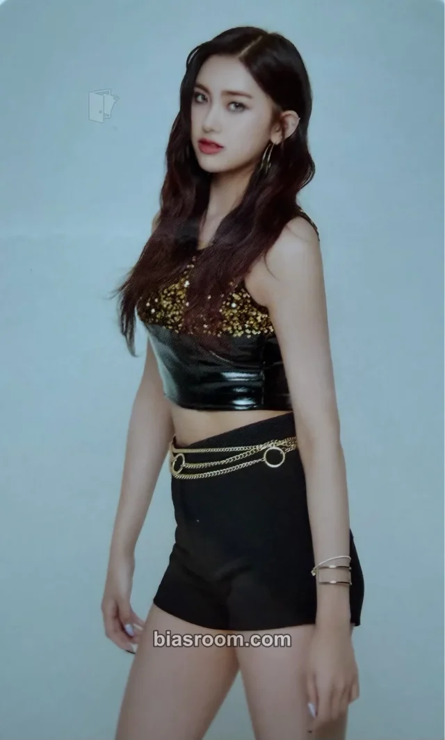 EVERGLOW - Aisha - THE FIRST : 2021 Everglow Online Concert Event photocard set