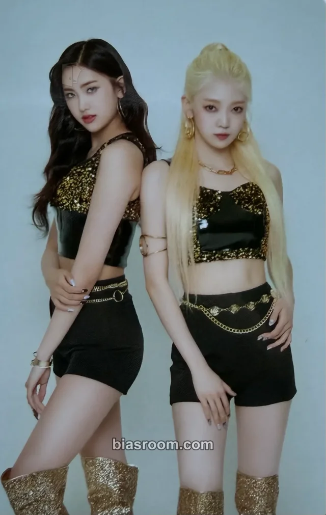 EVERGLOW - Onda & Aisha - THE FIRST : 2021 Everglow Online Concert Event photocard set
