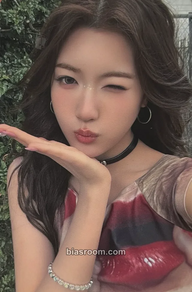 AtHeart - Seohyeon - Butterfly Doors Album merch photocard