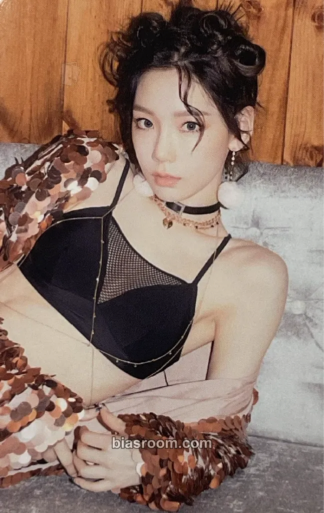 Taeyeon Holiday Night Photocard - Girls' Generation - Girls' Generation K-pop photocard