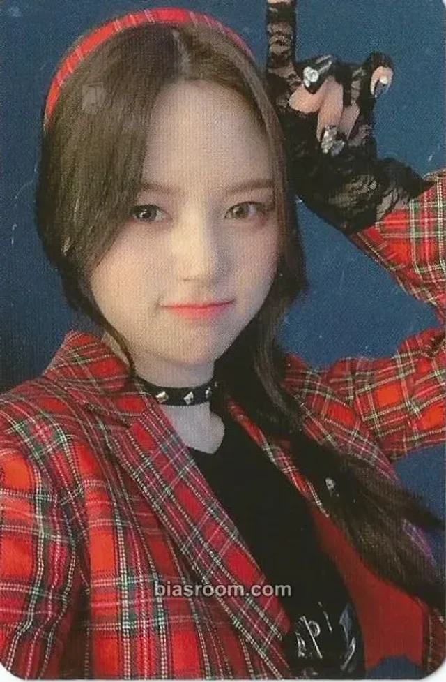 Hot Issue - Dana - Issue Maker Album mymusictaste (mmt) fansign video call (fancall)