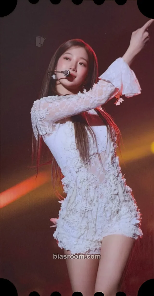 LE SSERAFIM - Kazuha - 2025 Japan Special Cafe 'Easy Crazy Hot' Event ticket advance reservation benefit