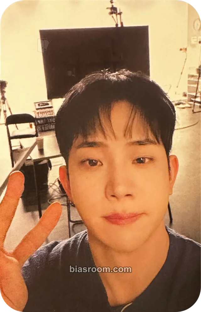 The Rose - Dojoon - ROSETOPIA WORLD TOUR Event merch photocard tour merch