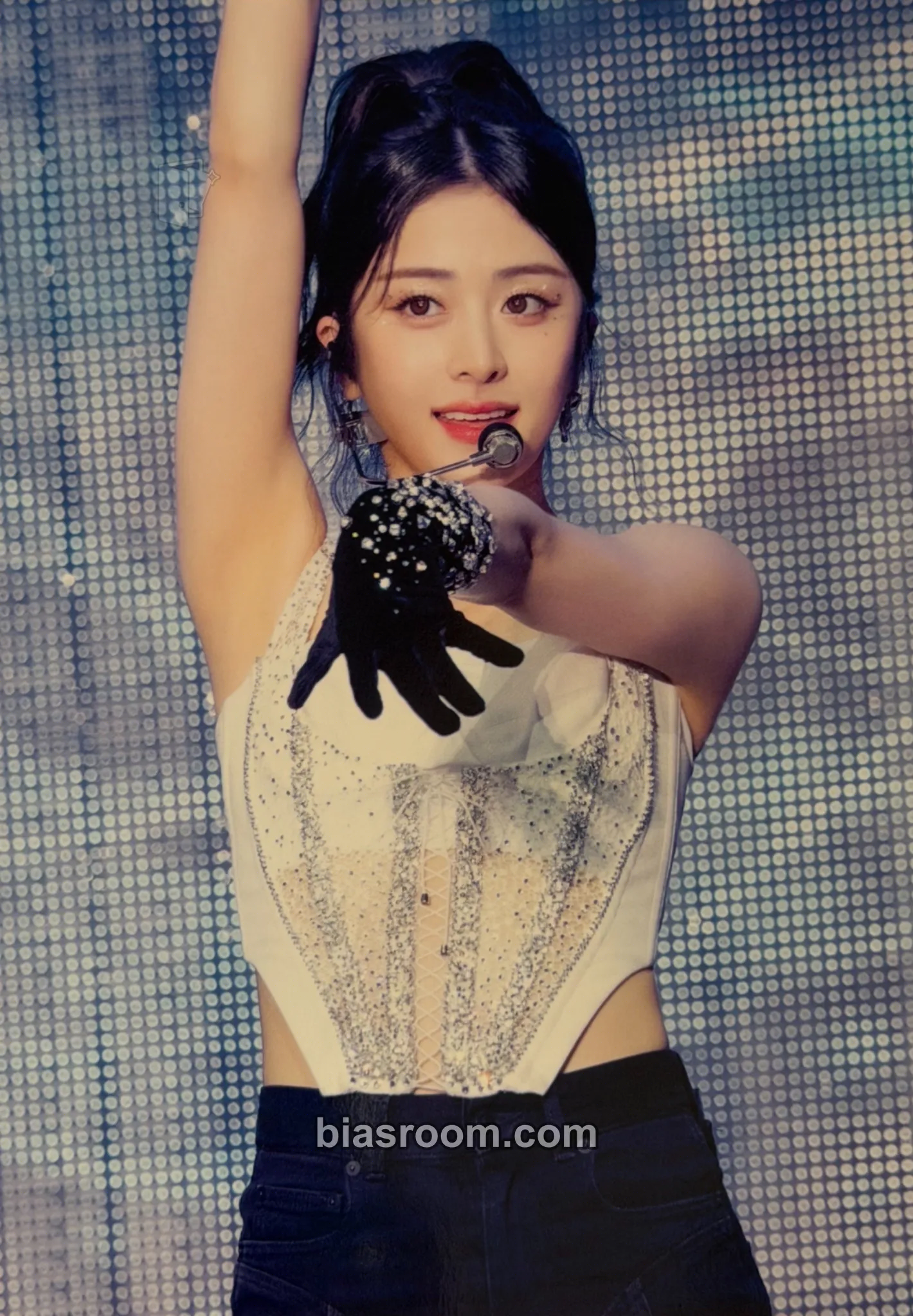 Huh Yunjin 2023 Tour 'Flame Rises' in Japan DVD Photocard - LE SSERAFIM - LE SSERAFIM K-pop photocard