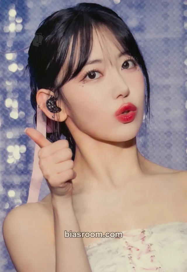 LE SSERAFIM - Sakura - 2023 Tour 'Flame Rises' in Japan Other dvd version large photocard standard version
