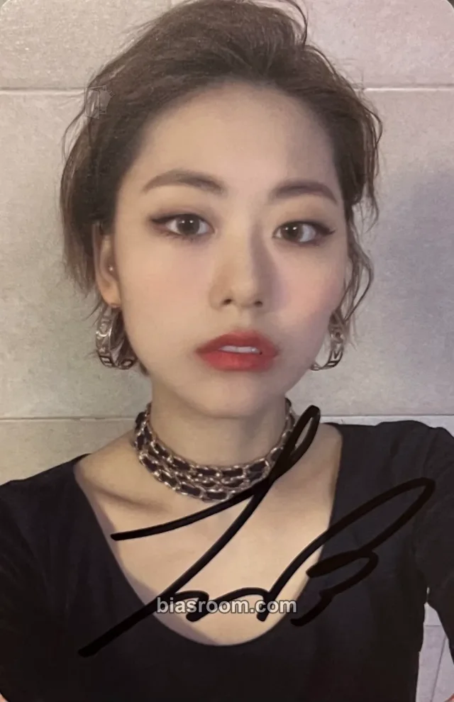 Weki Meki - Lua - HIDE and SEEK Album winner benefit fancafe event