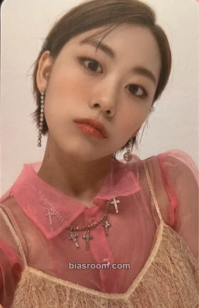 Weki Meki - Lua - HIDE and SEEK Album fansign winner benefit