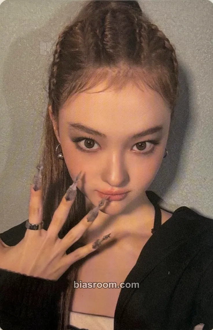 Ella BITE NOW Photocard - MEOVV - MEOVV K-pop photocard