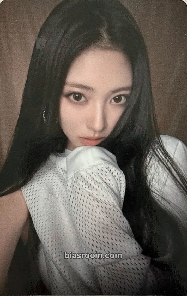 Anna BITE NOW Photocard - MEOVV - MEOVV K-pop photocard