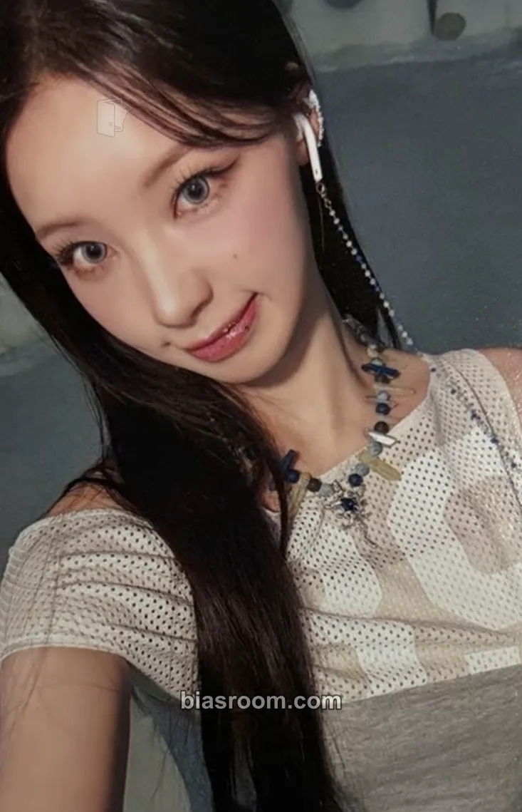 Woni Glow Up Photocard - RESCENE - RESCENE K-pop photocard