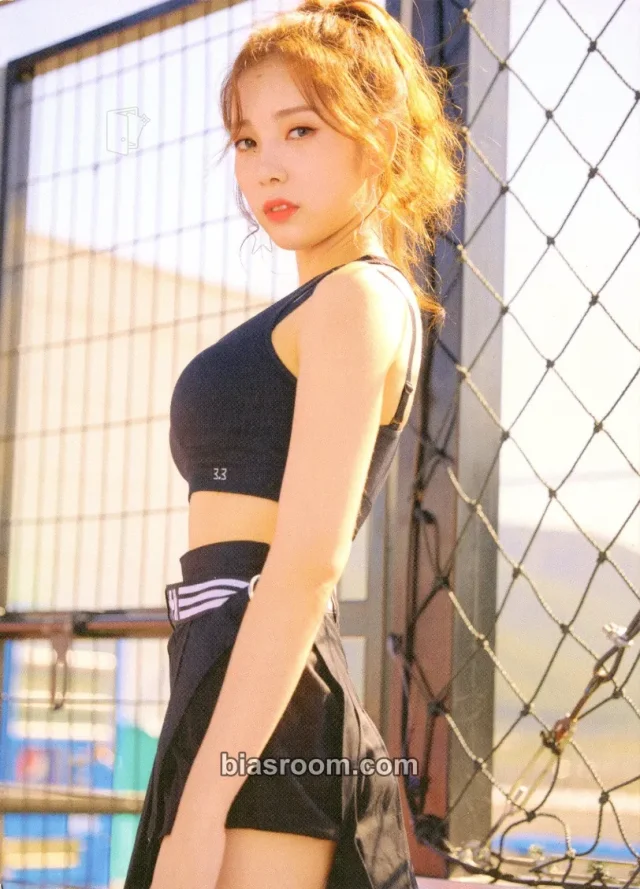 APRIL - Chaekyung - The Ruby Album postcard album inclusion