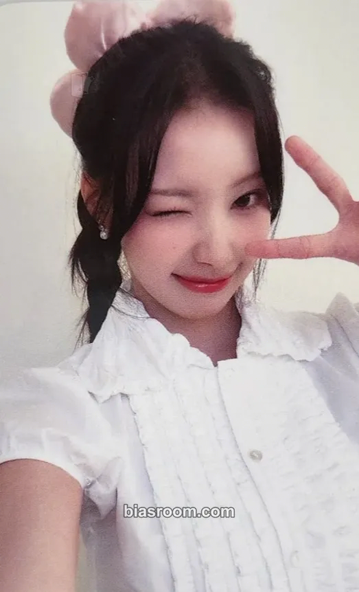 Woni Glow Up Photocard - RESCENE - RESCENE K-pop photocard
