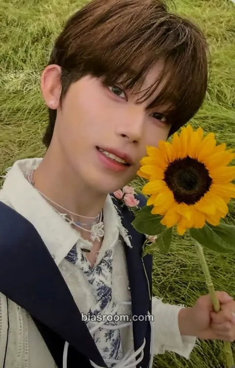 Choi Hanbin Hello : My First Love Photocard - The Wind - The Wind K-pop photocard