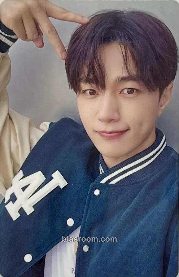 L / Myungsoo 2025 Season's Greetings Photocard - INFINITE - INFINITE K-pop photocard