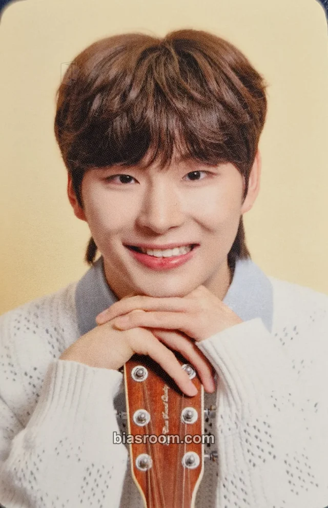 Minseo B.D.U B.D.U 2025 Seasons Greetings K-pop photocard