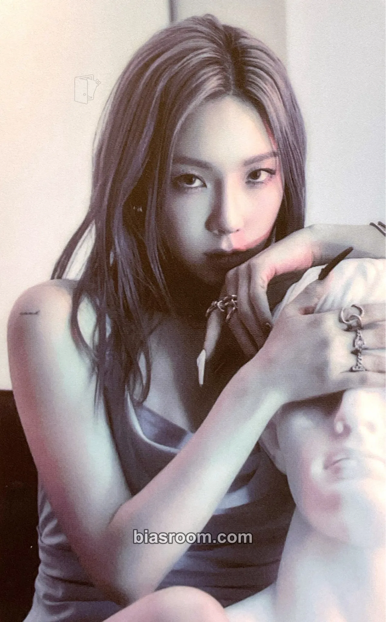 Taeyeon INVU Photocard - Taeyeon K-pop photocard