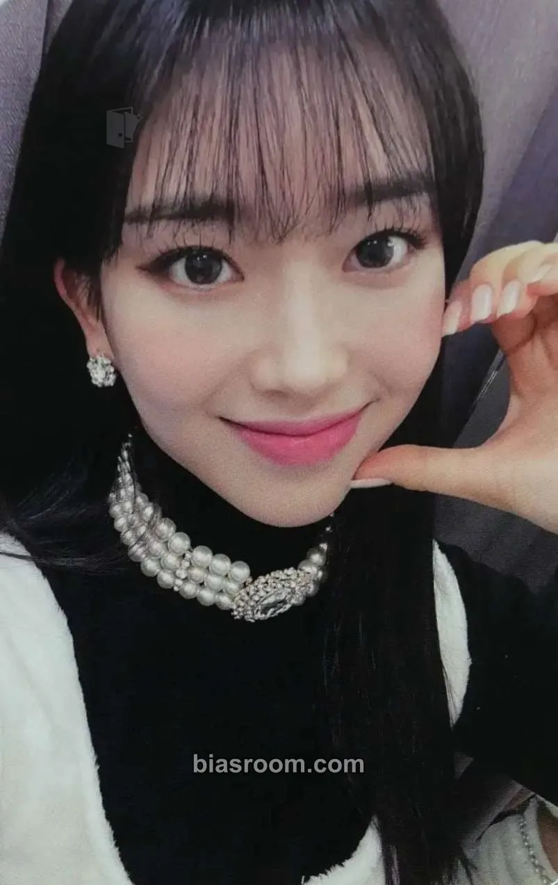 Sumin YOUNG-LUV.COM Photocard - STAYC - STAYC K-pop photocard