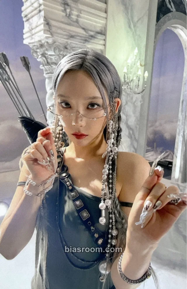 Taeyeon - Taeyeon - INVU Album pob (pre-order benefit) taeyeon gallery