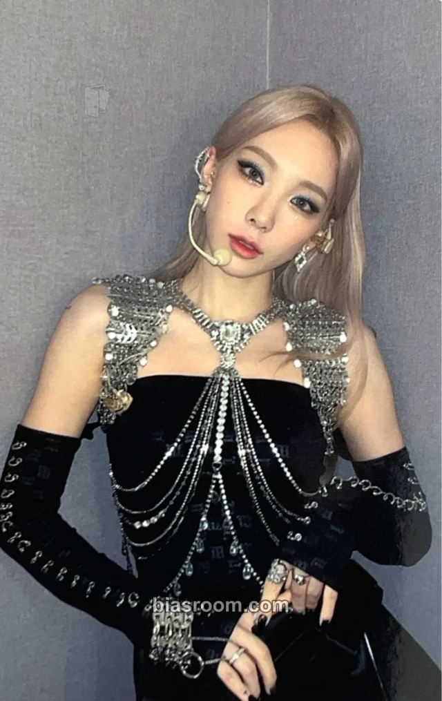 Taeyeon - Taeyeon - INVU Album taeyeon gallery pob (pre-order benefit)