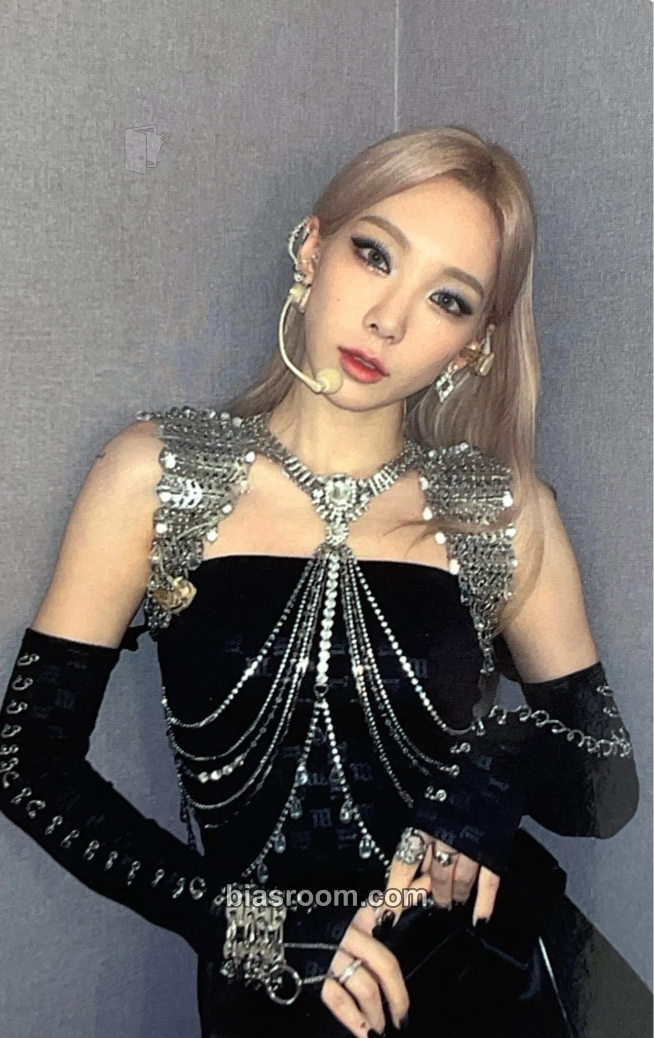 Taeyeon INVU Photocard - photocard K-pop di Taeyeon