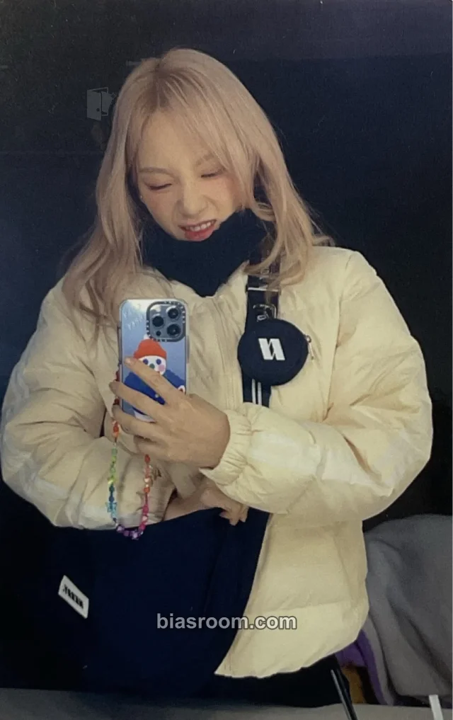 Taeyeon - Taeyeon - INVU Album taeyeon gallery pob (pre-order benefit)