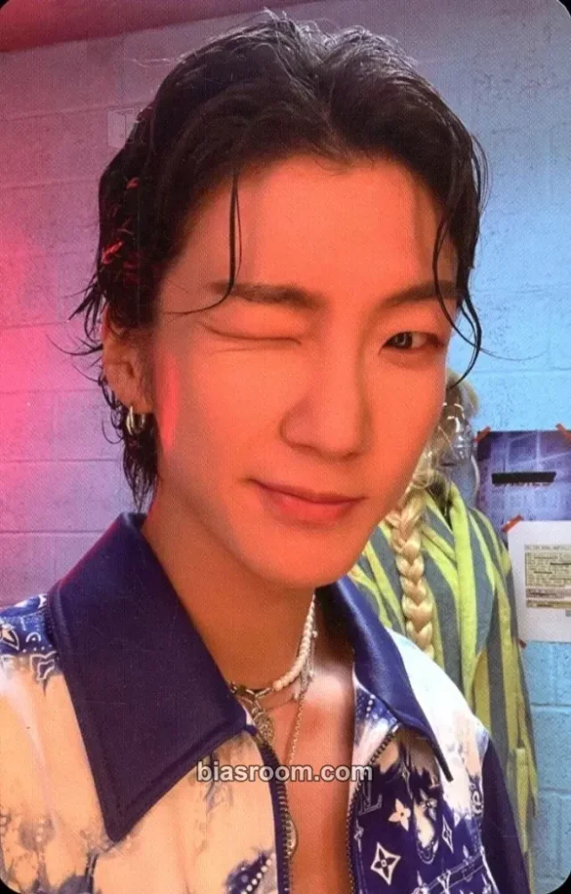 WINNER - Hoony - HOLIDAY Album pob (pre-order benefit) ktown4u