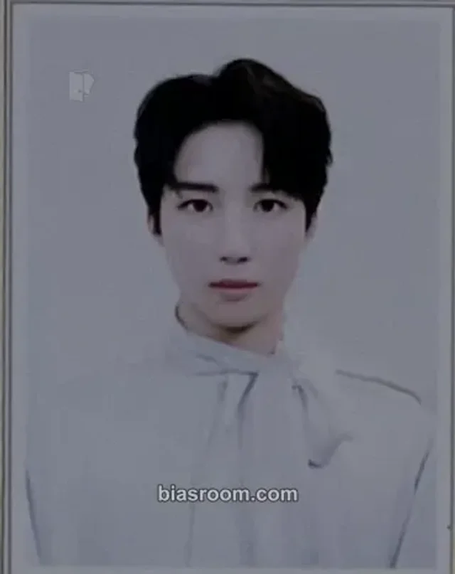 JustB - Geonu - Just Beat Album weverse global shop (wvg) winner benefit id photo pob (pre-order benefit)