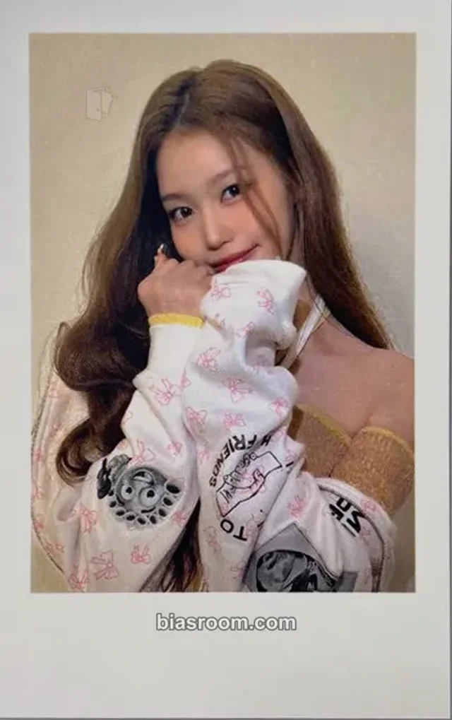 izna - Jeong Saebi - N/a Album pop-up store naya zone polaroid