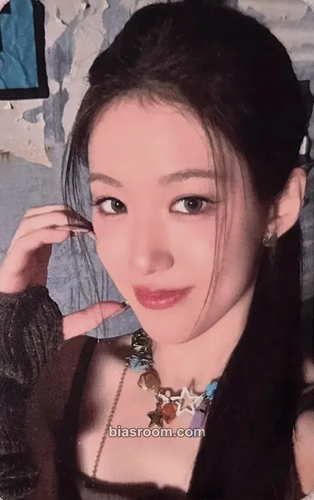 izna - Yoon Jiyoon - N/a Album pop-up store merch photocard photocard holder