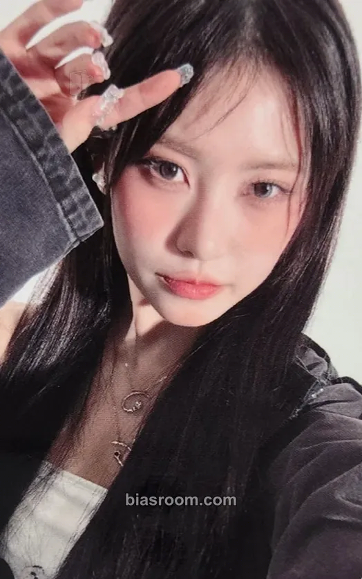 Liv Glow Up Photocard - RESCENE - RESCENE K-pop photocard