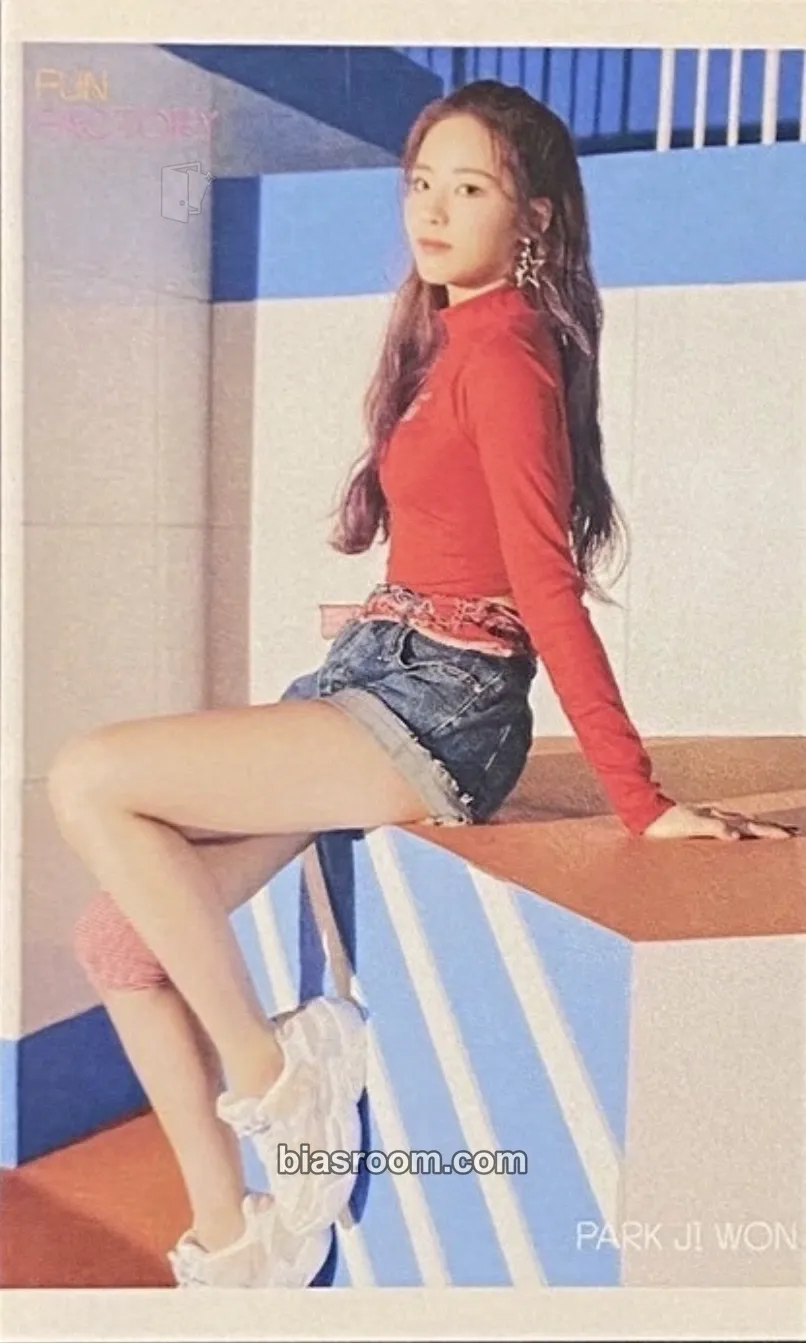 Jiwon Fun Factory Photocard - fromis_9 - fromis_9 K-pop photocard