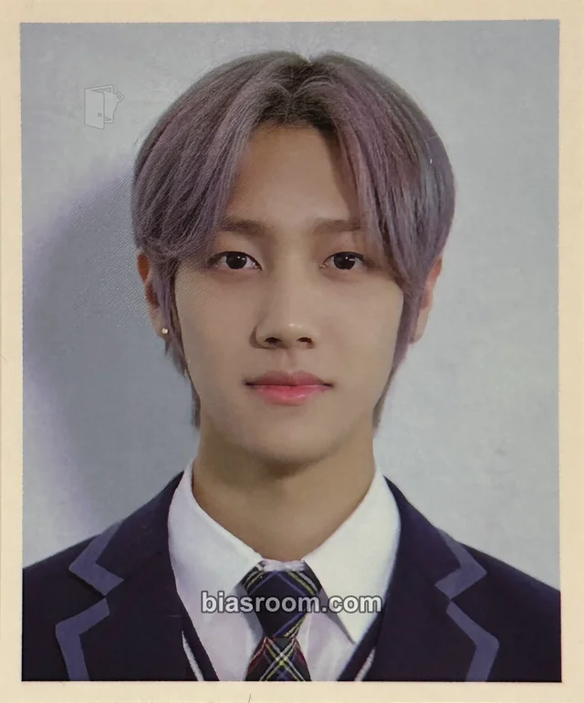 IZ - Hyunjun - Angel Album id photo id card album inclusion