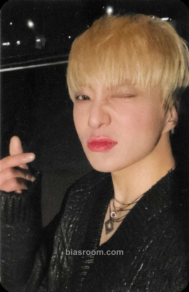 WINNER - Yoon - HOLIDAY Album album photocard night version