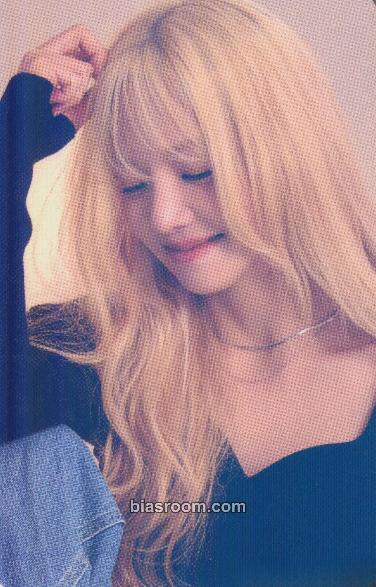 Hyoyeon Girl's Generation-Oh!GG - 2023 Season's Greetings Photocard - Girls' Generation - Girls' Generation K-pop photocard