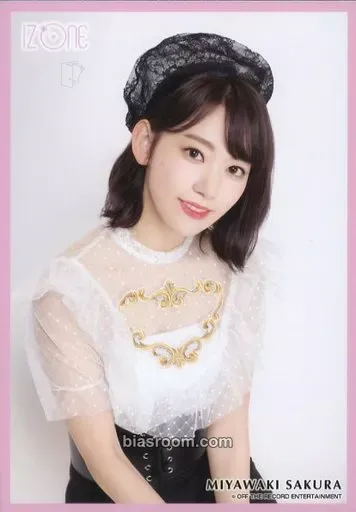 Sakura KCON 2019 Photocard - IZ*ONE - IZ*ONE K-pop photocard