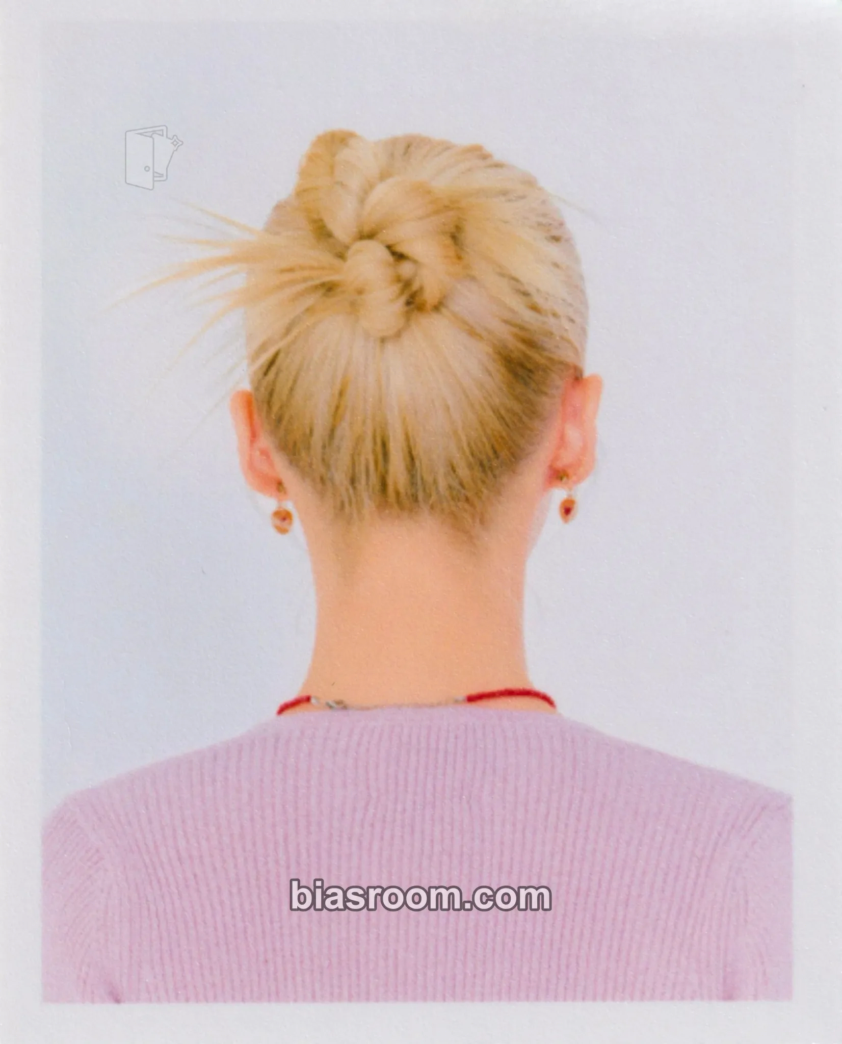 Hyoyeon Season's Greetings 2025 Photocard - Girls' Generation - Girls' Generation K-pop photocard
