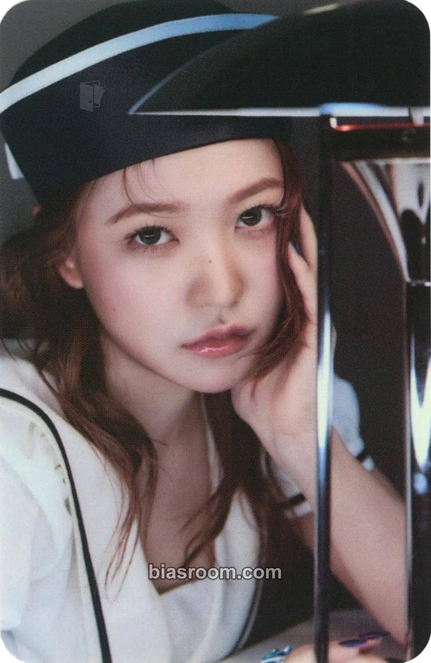 Yeri Cosmic Photocard - Red Velvet - Red Velvet K-pop photocard