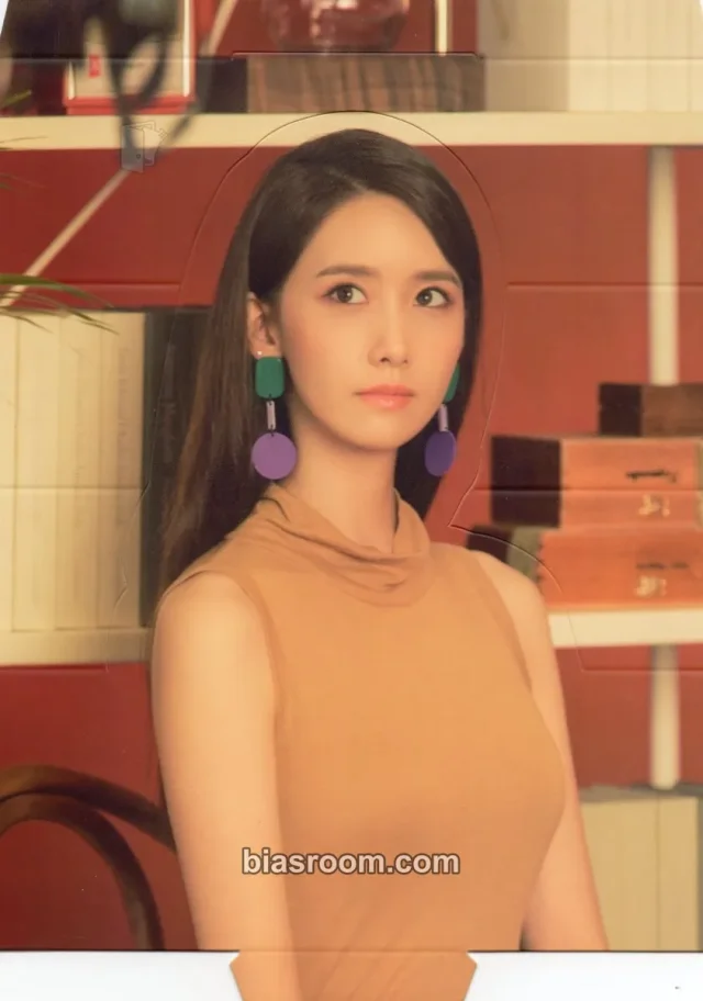 Girls' Generation - Yoona - Lil' Touch Album merch inclusion standee pop-up store