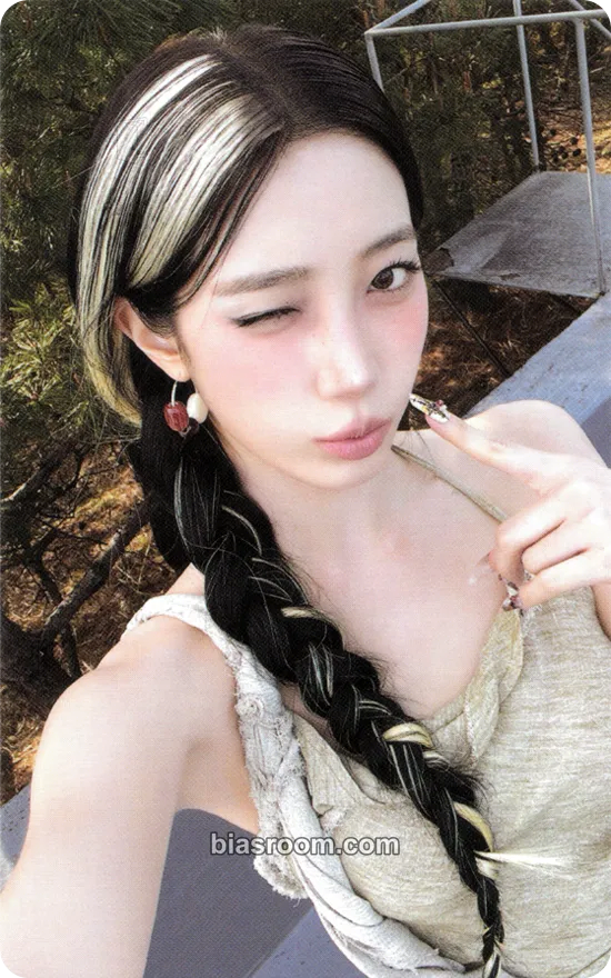 Kazuha PUREFLOW pt.1 Photocard - LE SSERAFIM - LE SSERAFIM K-pop photocard