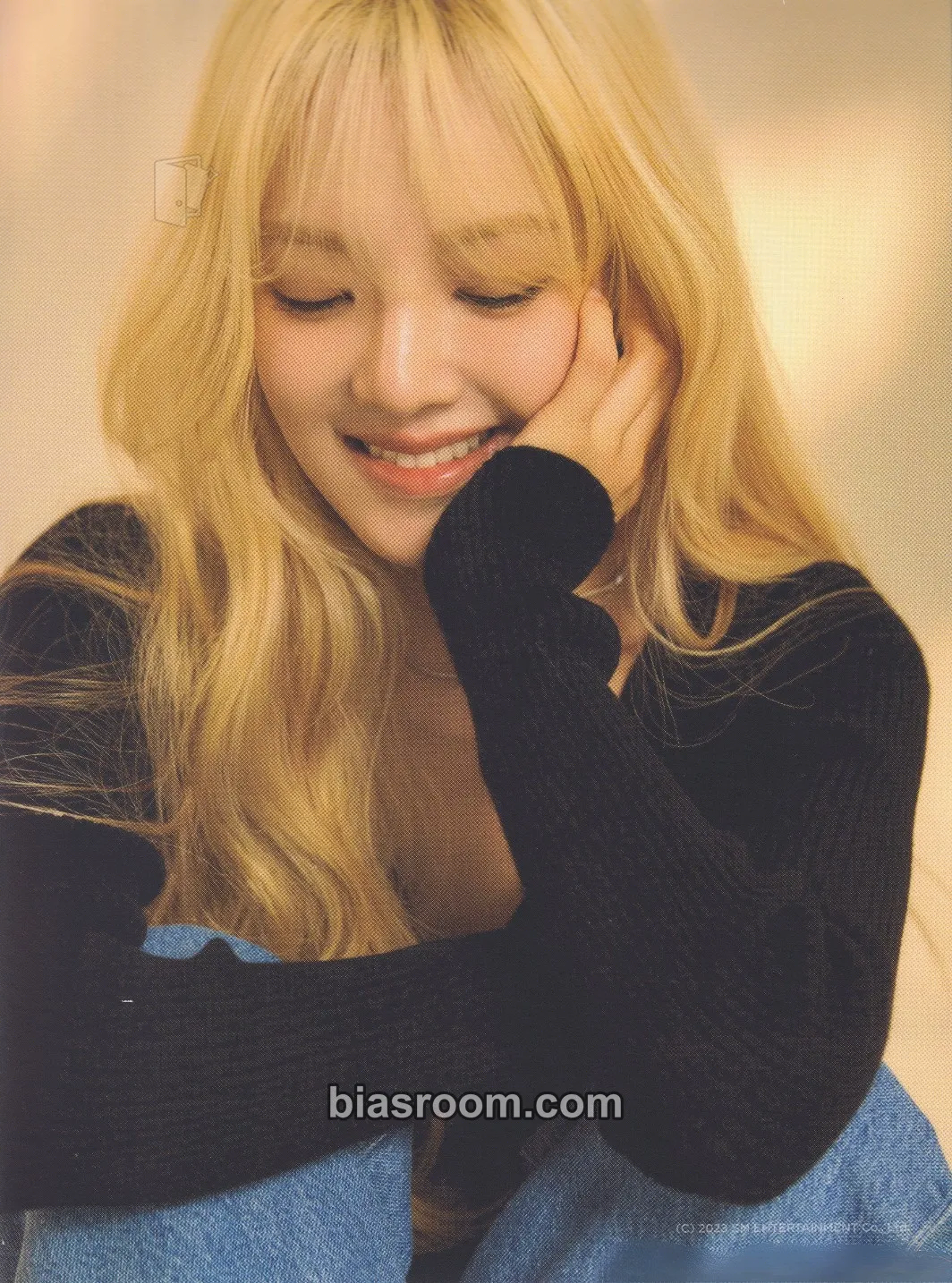 Hyoyeon Girl's Generation-Oh!GG - 2023 Season's Greetings Photocard - Girls' Generation - Girls' Generation K-pop photocard