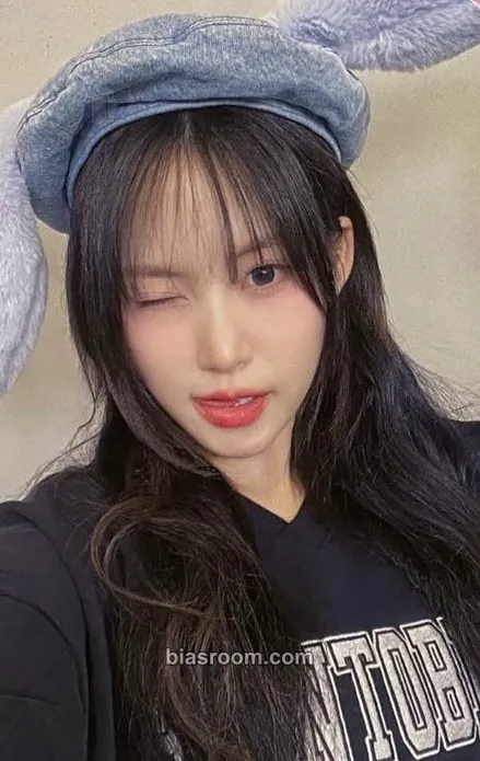 Liv Glow Up Photocard - RESCENE - RESCENE K-pop photocard