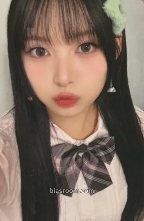 Liv Glow Up Photocard - RESCENE - RESCENE K-pop photocard